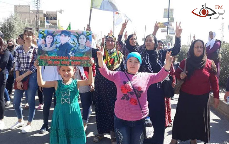 خروج أهالي قامشلو في مسيرة تضامنية دعماً لعفرين وتنديدأ بالتدخل التركي 